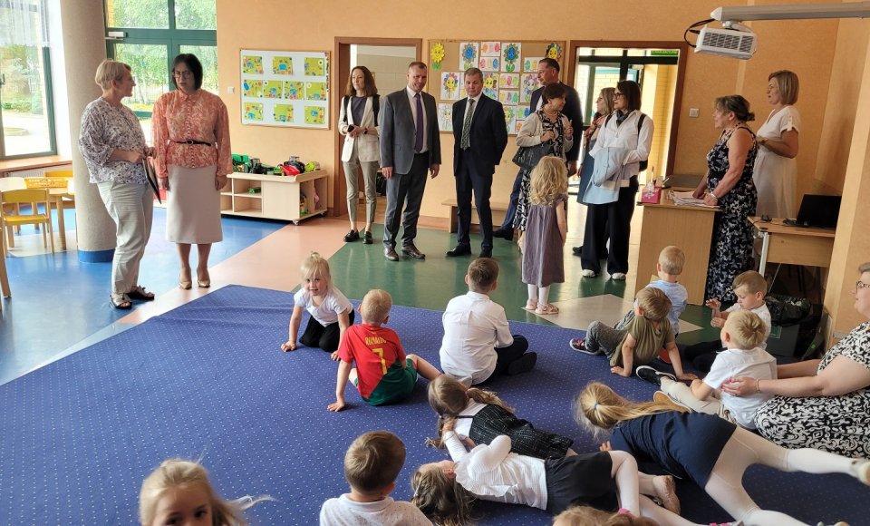 LR ŠMSM ministrė Raminta Popovienė lankėsi Seinų ir Vidugirių lietuviškose mokyklose