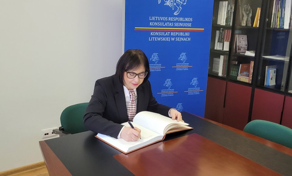 „KULTŪRINIO UGDYMO INTEGRAVIMO Į LITUANISTINĮ ŠVIETIMĄ PATIRTYS“